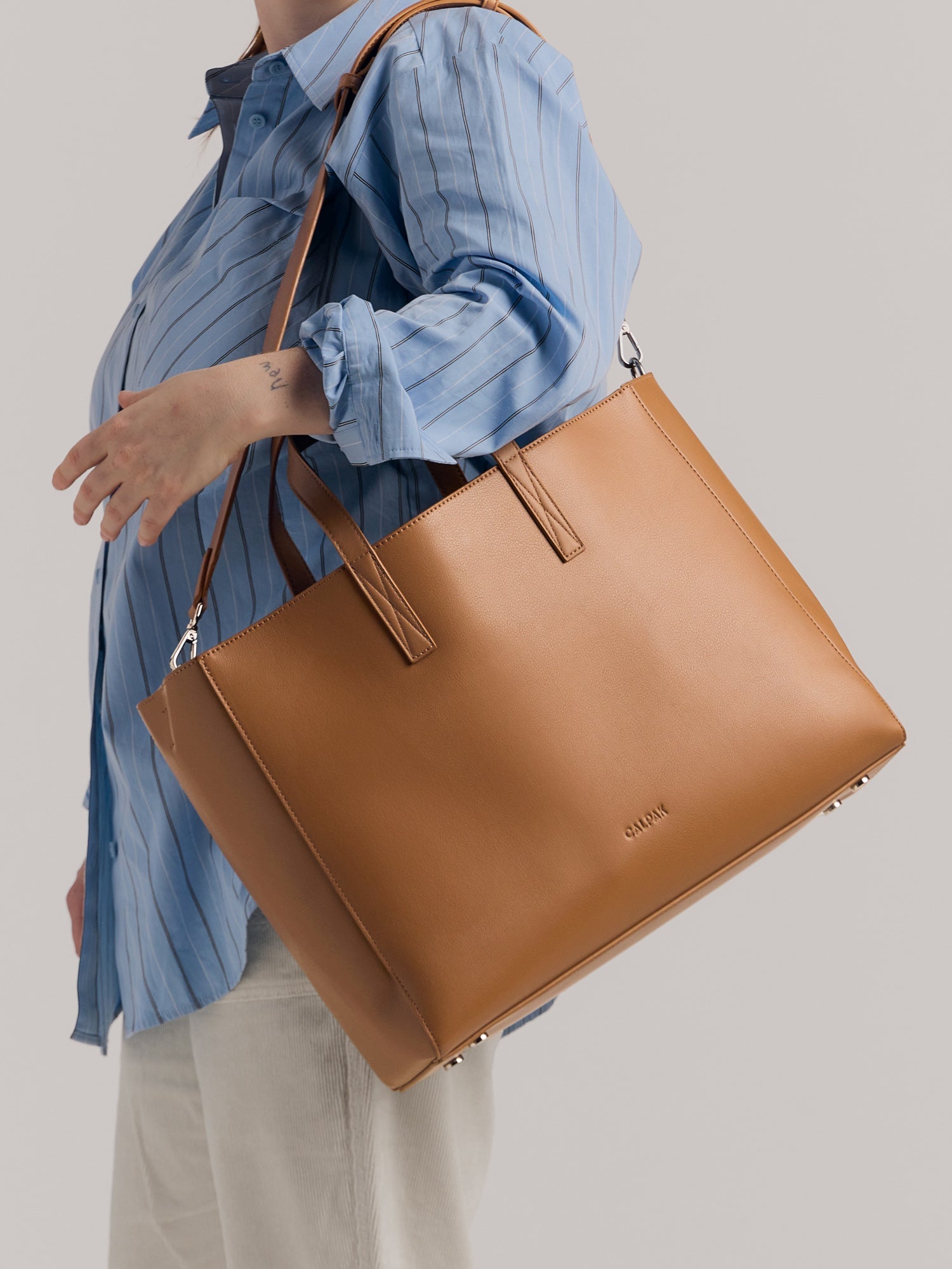 Haven 16 Laptop Tote Bag - Image 14