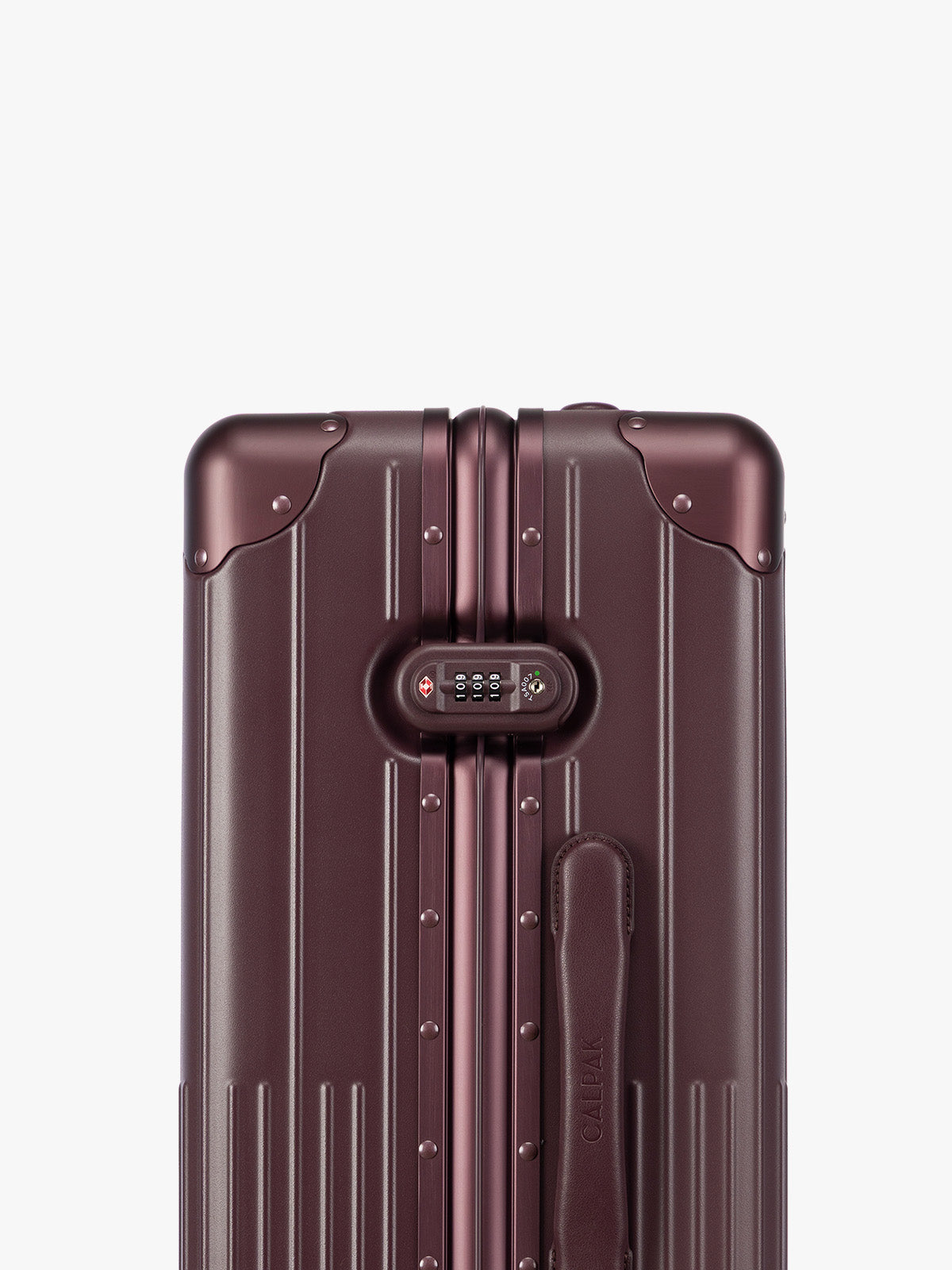 Vault Medium Luggage - Image 6