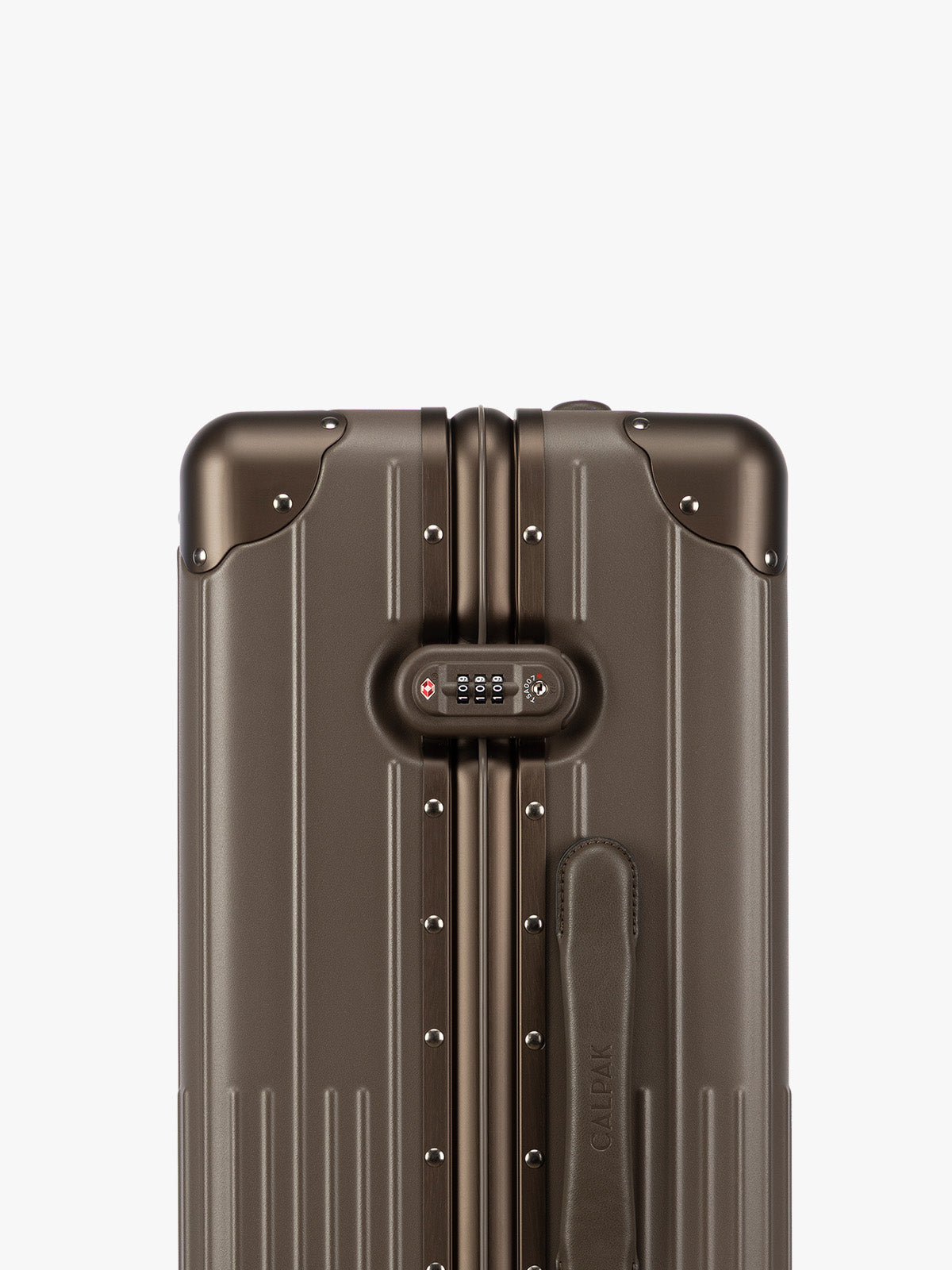 Vault Medium Luggage - Image 18