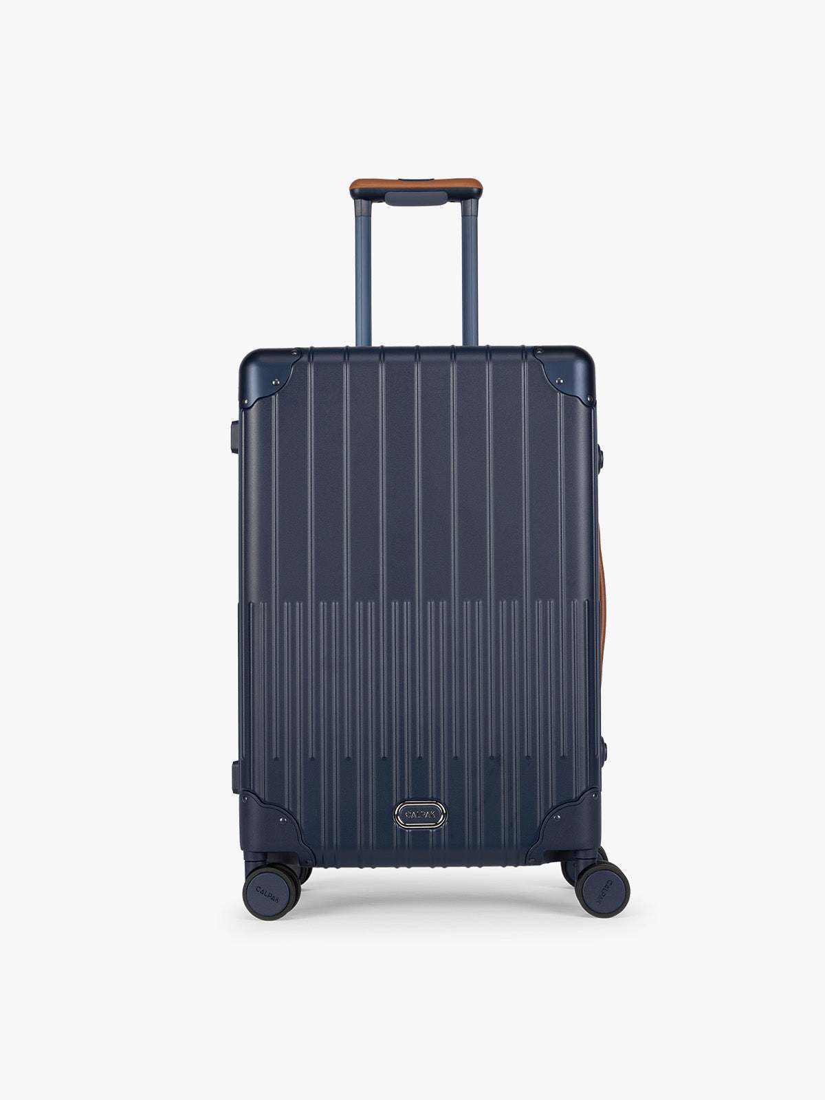 Vault Medium Luggage - Image 7