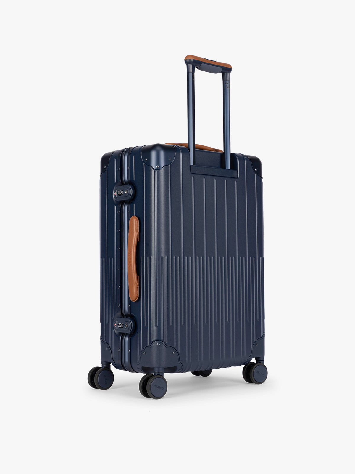 Vault Medium Luggage - Image 10