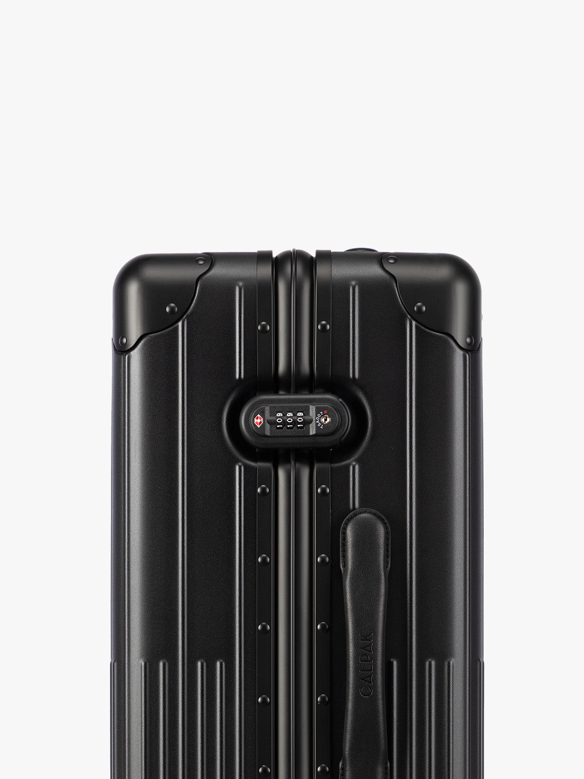 Vault Medium Luggage - Image 23
