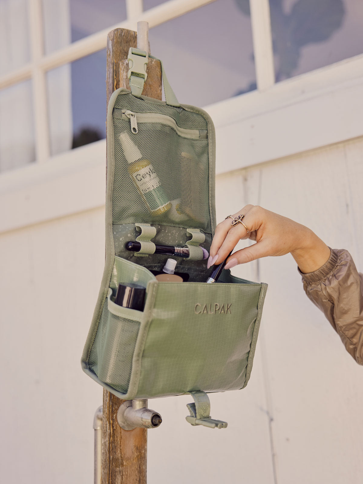 Terra Hanging Toiletry Bag - Image 16