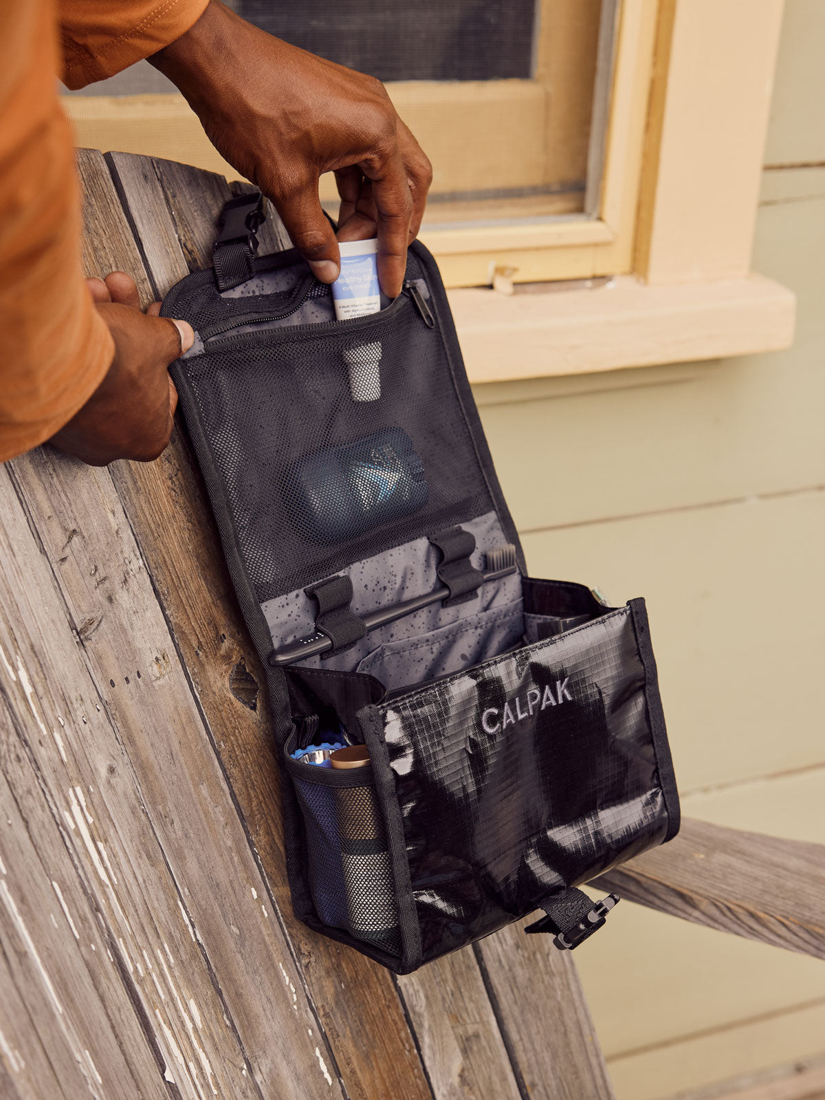 Terra Hanging Toiletry Bag - Image 20