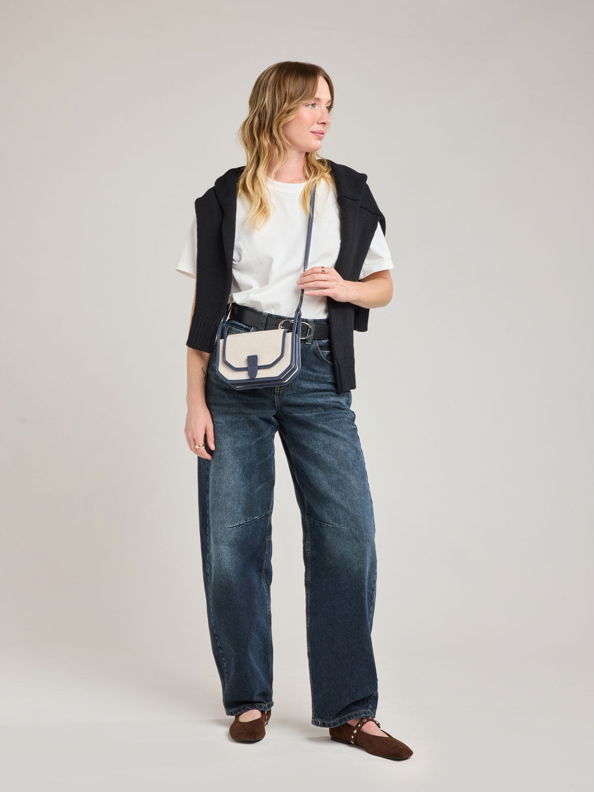 Colette Canvas Crossbody Wallet Bag - Image 18