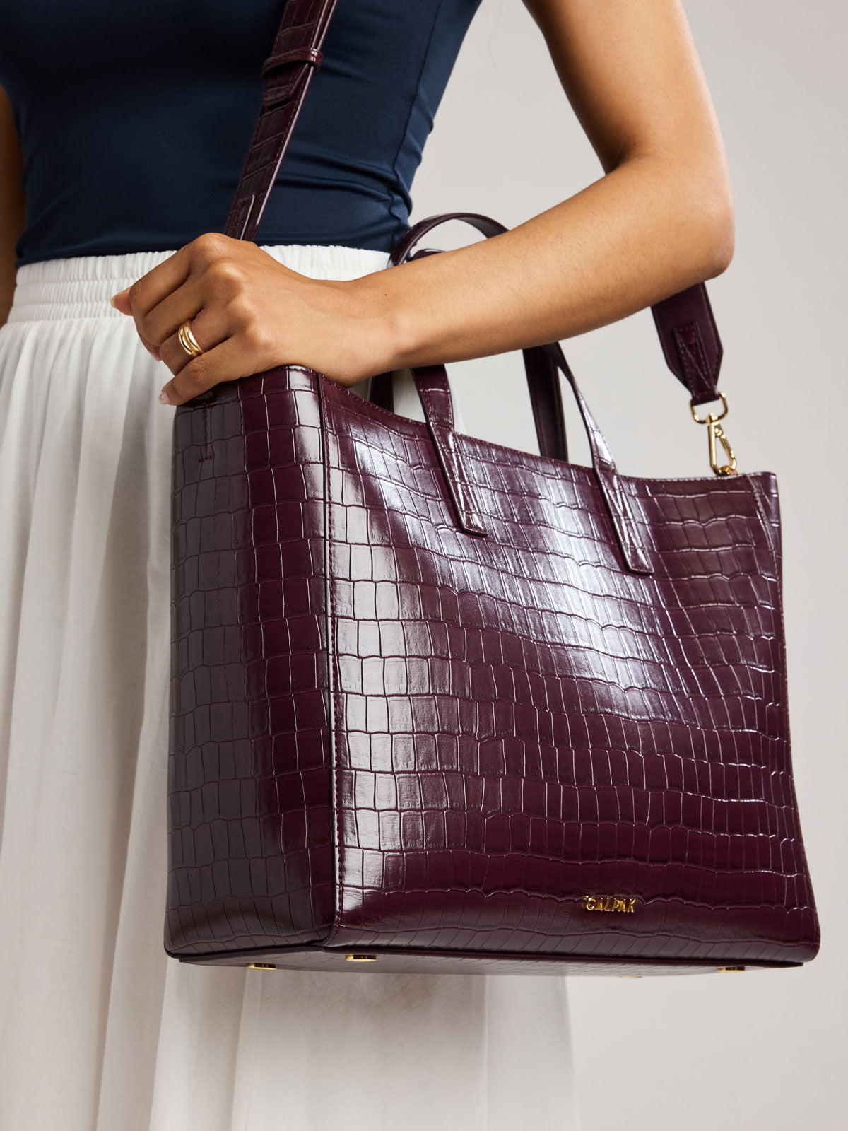 Haven 15 Laptop Tote Bag in Croc-Embossed - Image 10