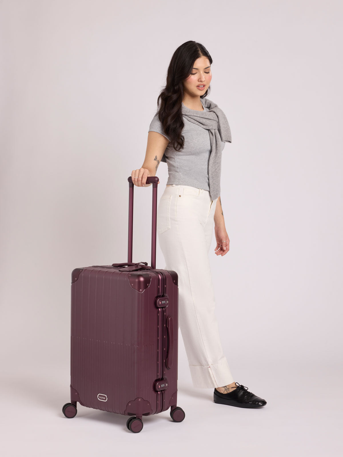 Vault Medium Luggage - Image 2