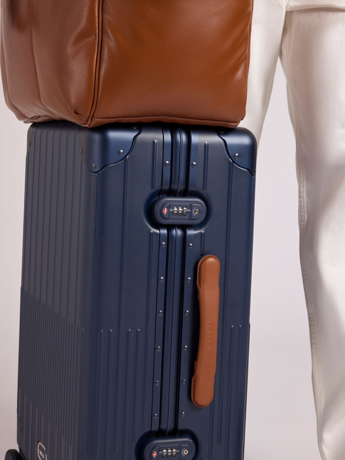 Vault Medium Luggage - Image 11